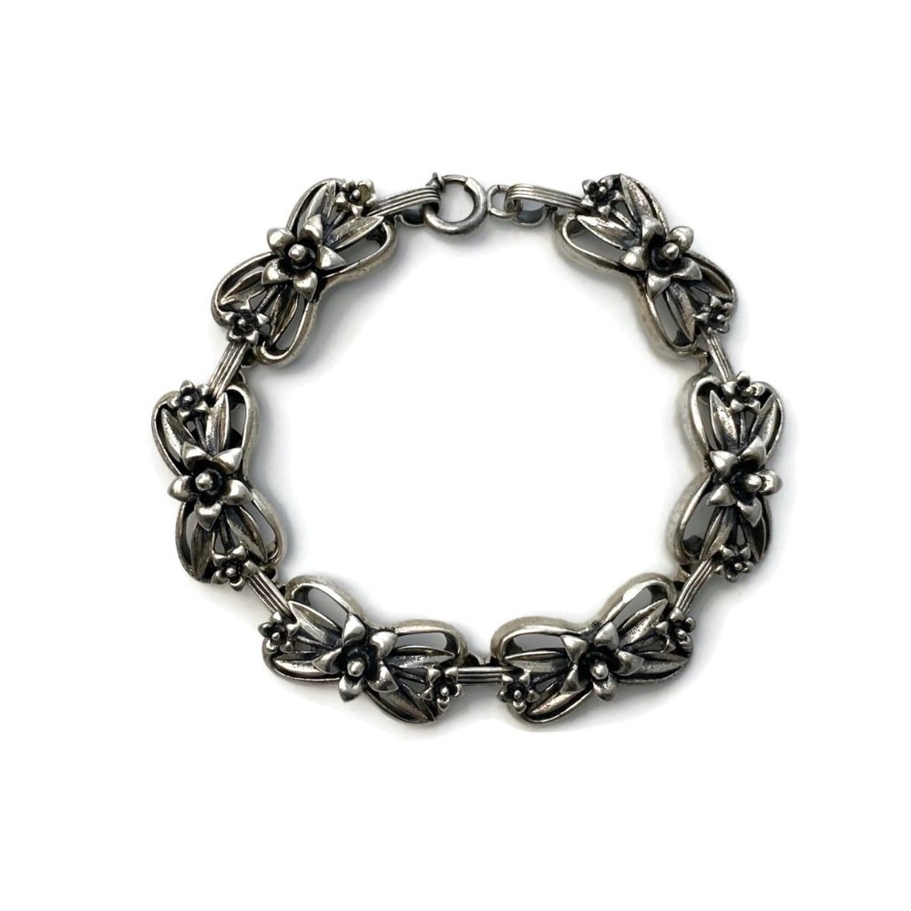 PETTELLS Sterling Silver Flower Petals Bracelet